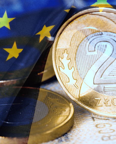 Banknot i monety w towarzystwie flagi Unii Europejskiej